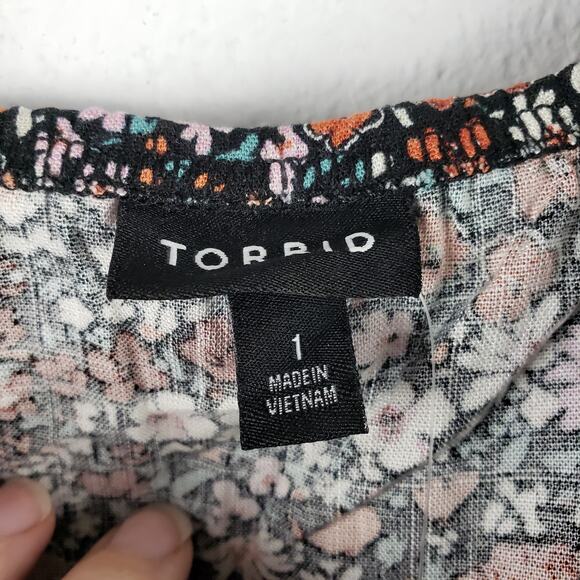 Torrid Women's 1X Side Cutout Babydoll Top Dark Ditzy Floral Flutter Sleeve New - Picture 7 of 12